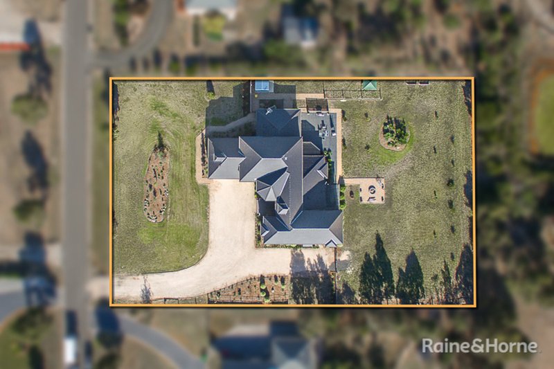 Photo - 52 Highgrove Drive, Sunbury VIC 3429 - Image 15