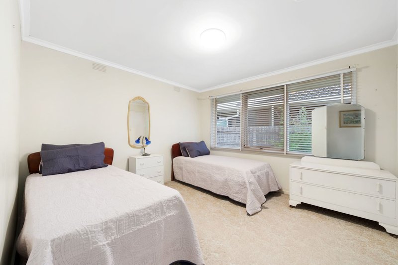 Photo - 52 Hilltop Crescent, Burwood East VIC 3151 - Image 7