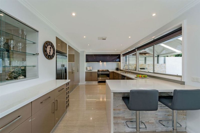 Photo - 52 Iona Avenue, North Rocks NSW 2151 - Image 2