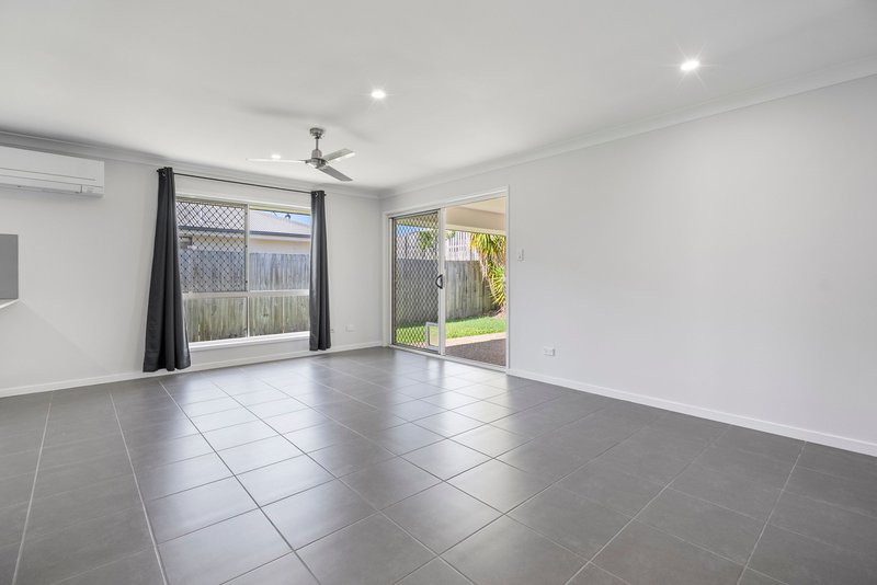 Photo - 52 John Crescent, Pimpama QLD 4209 - Image 4