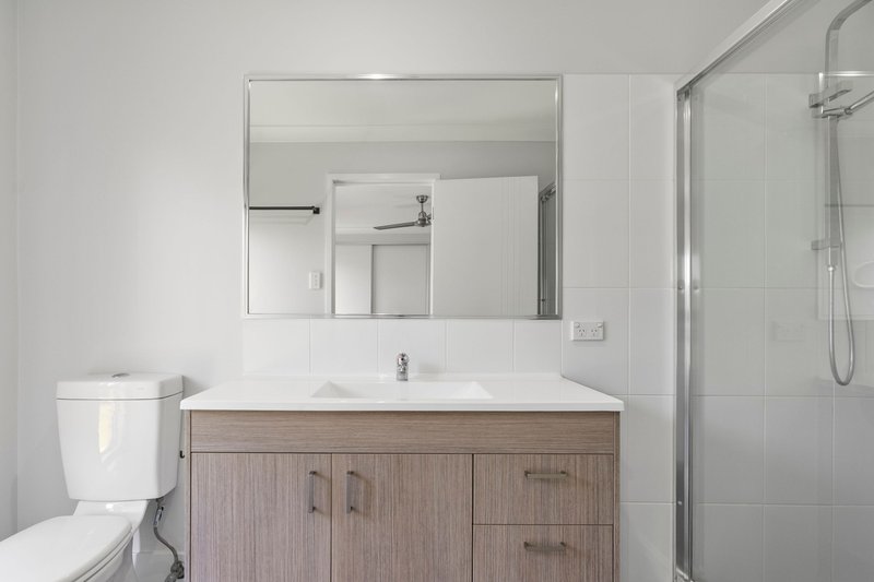 Photo - 52 John Crescent, Pimpama QLD 4209 - Image 6