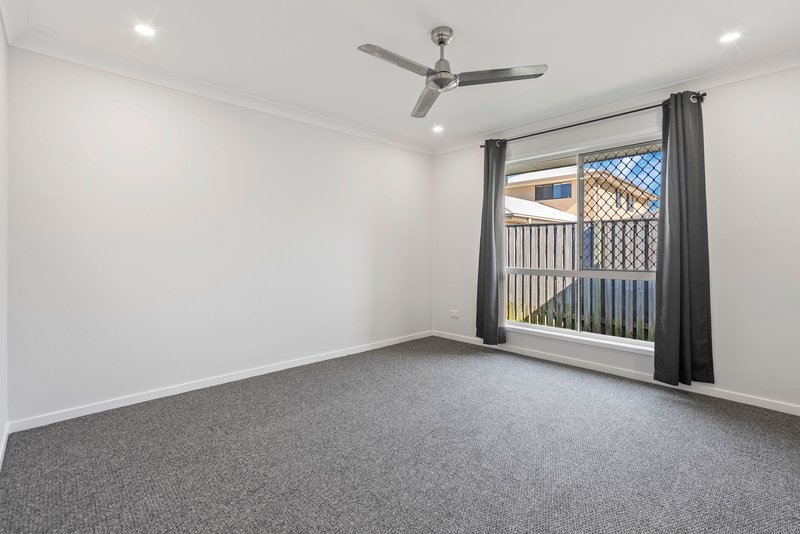 Photo - 52 John Crescent, Pimpama QLD 4209 - Image 9