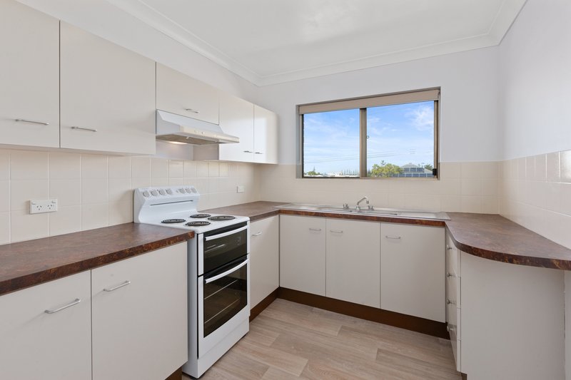 Photo - 5/2 John Street, Redcliffe QLD 4020 - Image 5