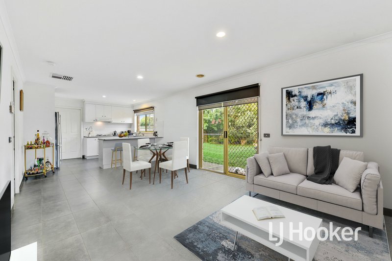 Photo - 52 Kingdom Drive, Cranbourne VIC 3977 - Image 7