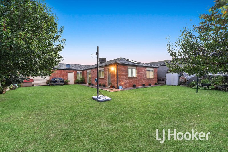 Photo - 52 Kingdom Drive, Cranbourne VIC 3977 - Image 13