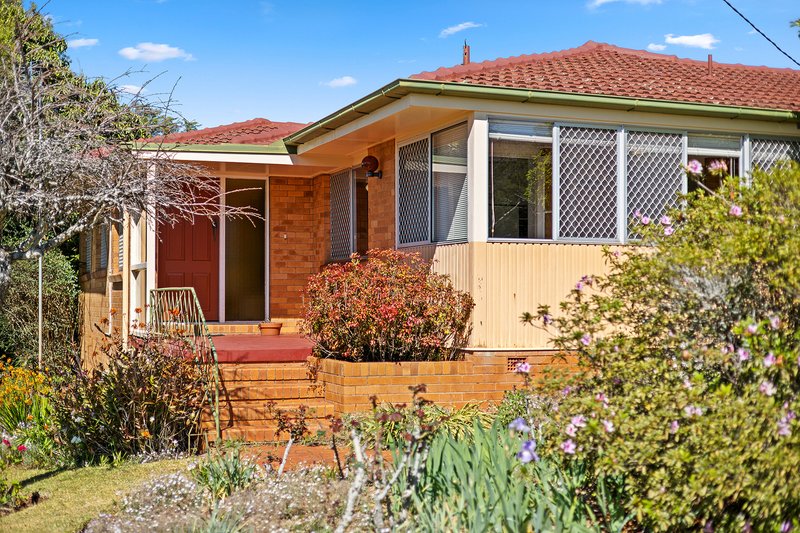 Photo - 52 Knockator Crescent, Centenary Heights QLD 4350 - Image 2