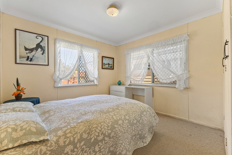 Photo - 52 Knockator Crescent, Centenary Heights QLD 4350 - Image 9