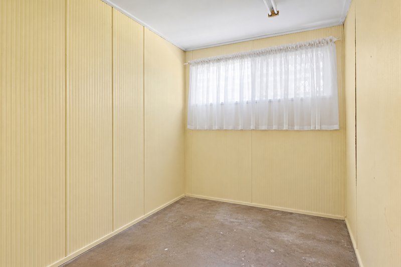 Photo - 52 Knockator Crescent, Centenary Heights QLD 4350 - Image 14