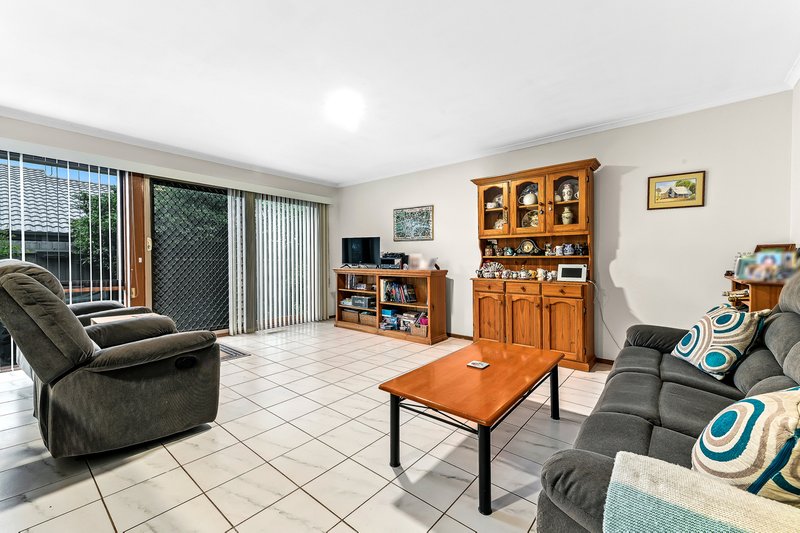 Photo - 52 Lawless Drive, Cranbourne North VIC 3977 - Image 9