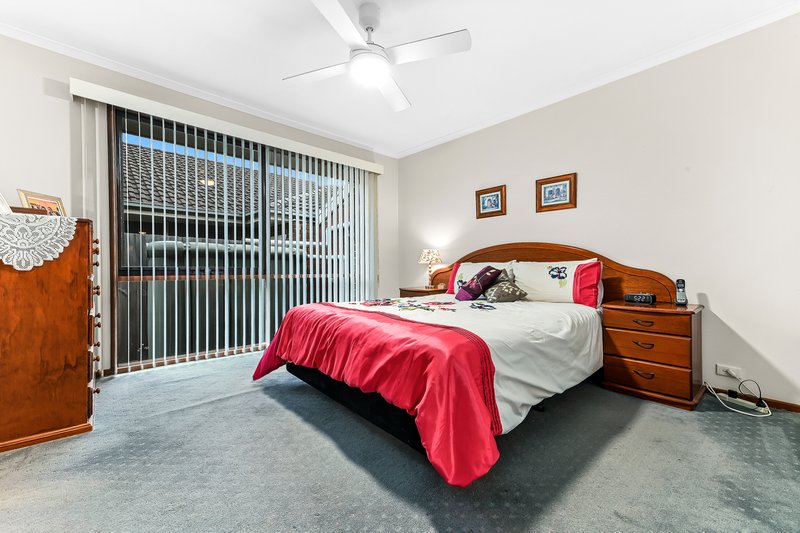 Photo - 52 Lawless Drive, Cranbourne North VIC 3977 - Image 11