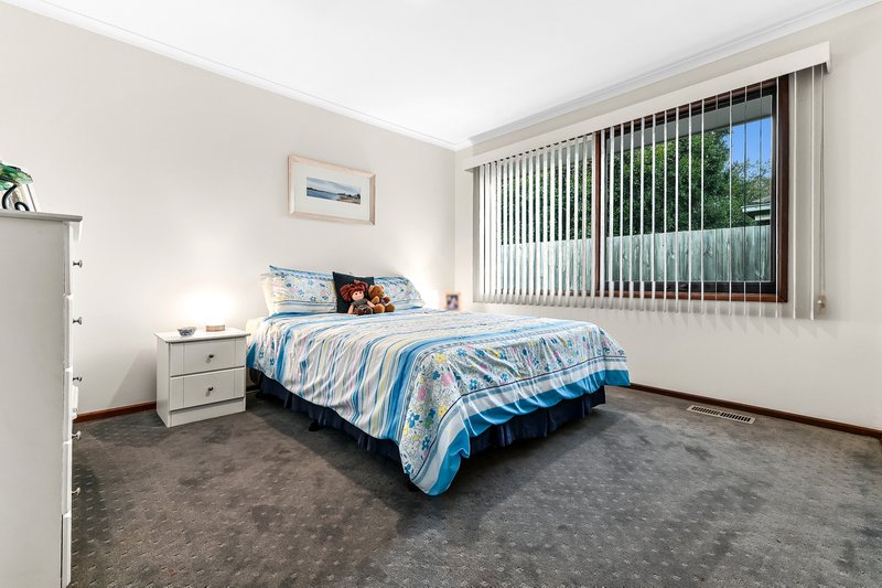 Photo - 52 Lawless Drive, Cranbourne North VIC 3977 - Image 12