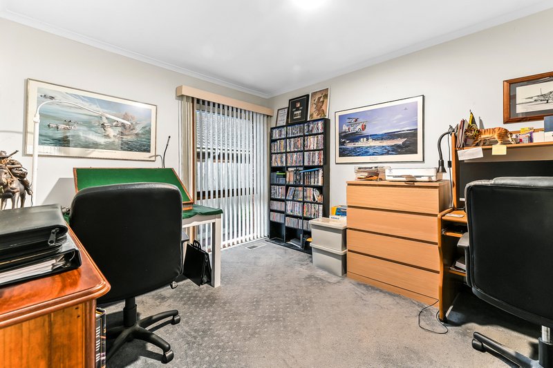 Photo - 52 Lawless Drive, Cranbourne North VIC 3977 - Image 13