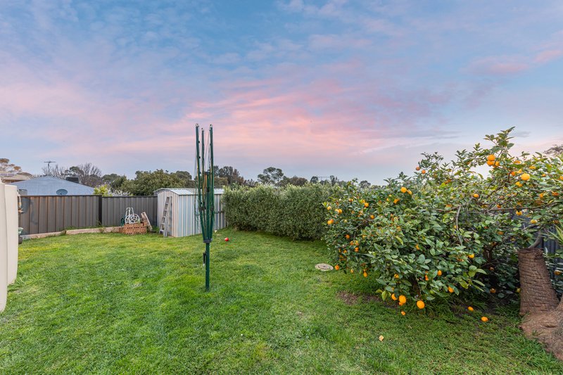 Photo - 52 Lucerne Circuit, Pakenham VIC 3810 - Image 10