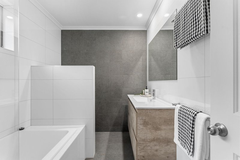Photo - 52 Maluka Drive, Happy Valley SA 5159 - Image 15
