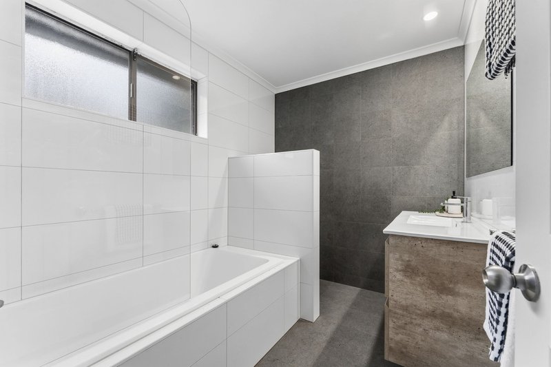 Photo - 52 Maluka Drive, Happy Valley SA 5159 - Image 16