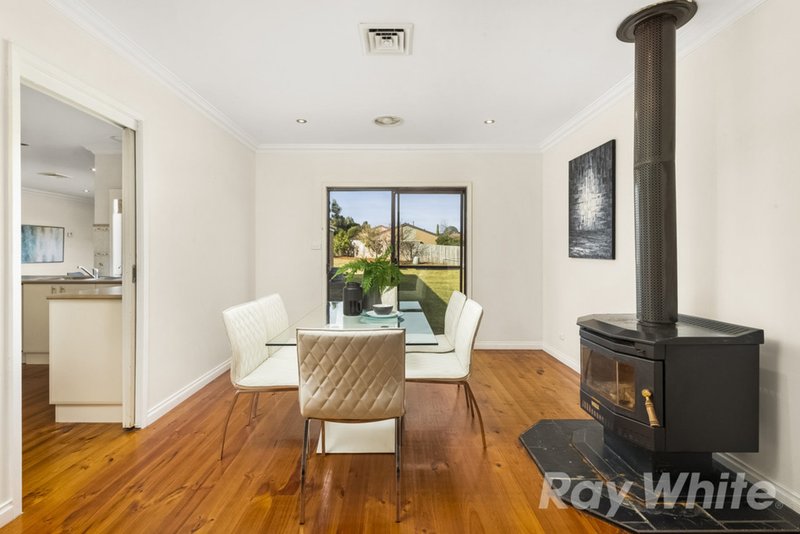 Photo - 52 Mannering Drive, Glen Waverley VIC 3150 - Image 3