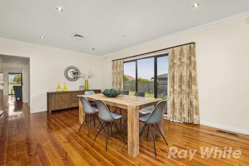 Photo - 52 Mannering Drive, Glen Waverley VIC 3150 - Image 4