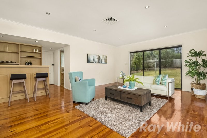 Photo - 52 Mannering Drive, Glen Waverley VIC 3150 - Image 6