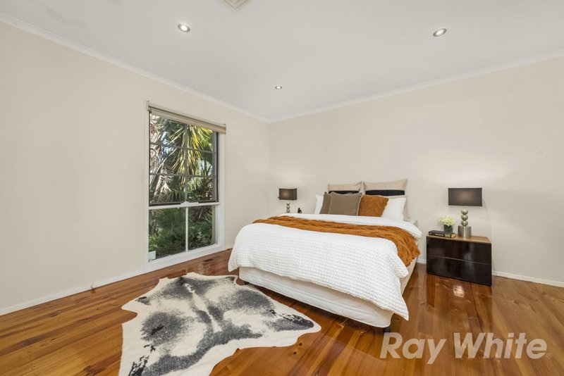 Photo - 52 Mannering Drive, Glen Waverley VIC 3150 - Image 7