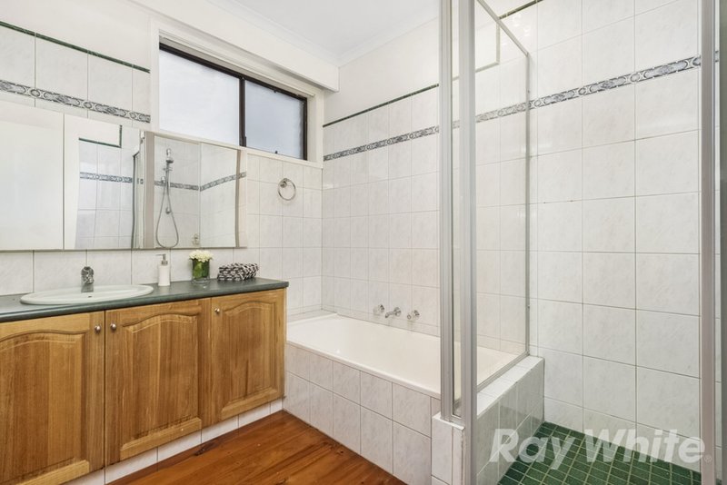 Photo - 52 Mannering Drive, Glen Waverley VIC 3150 - Image 8