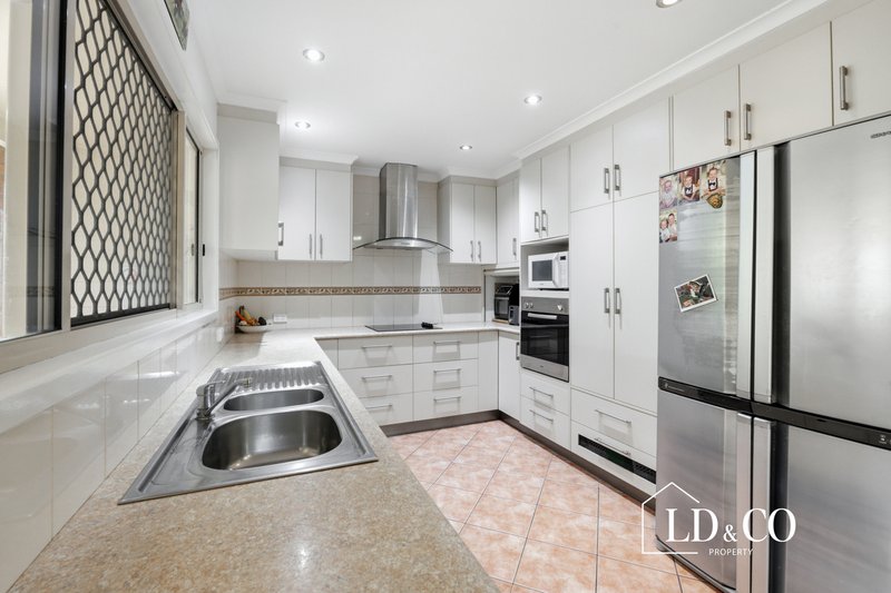 Photo - 52 Mansfield Drive, Beaconsfield QLD 4740 - Image 6