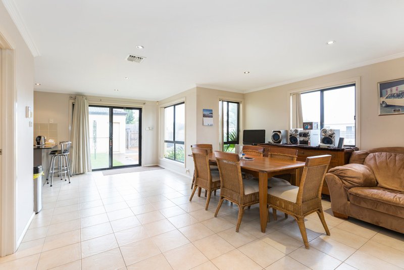 Photo - 52 Mary Gillespie Avenue, Gungahlin ACT 2912 - Image 6