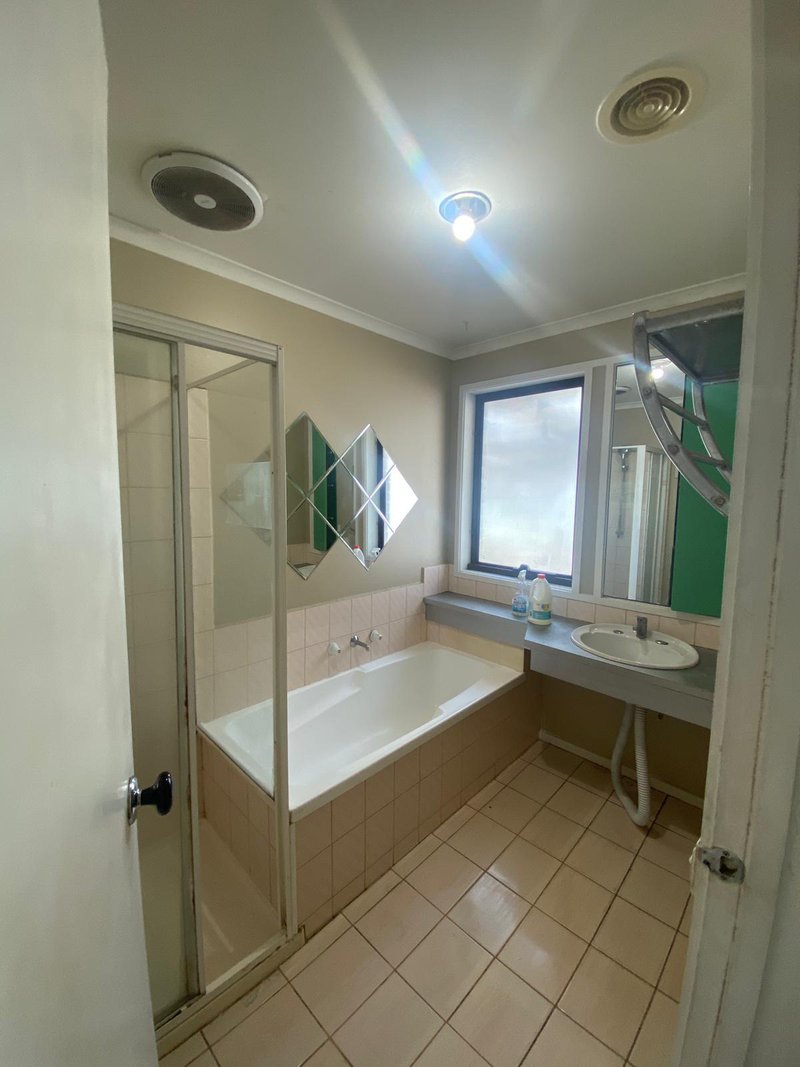 Photo - 52 Mckenzie Crescent, Hoppers Crossing VIC 3029 - Image 6