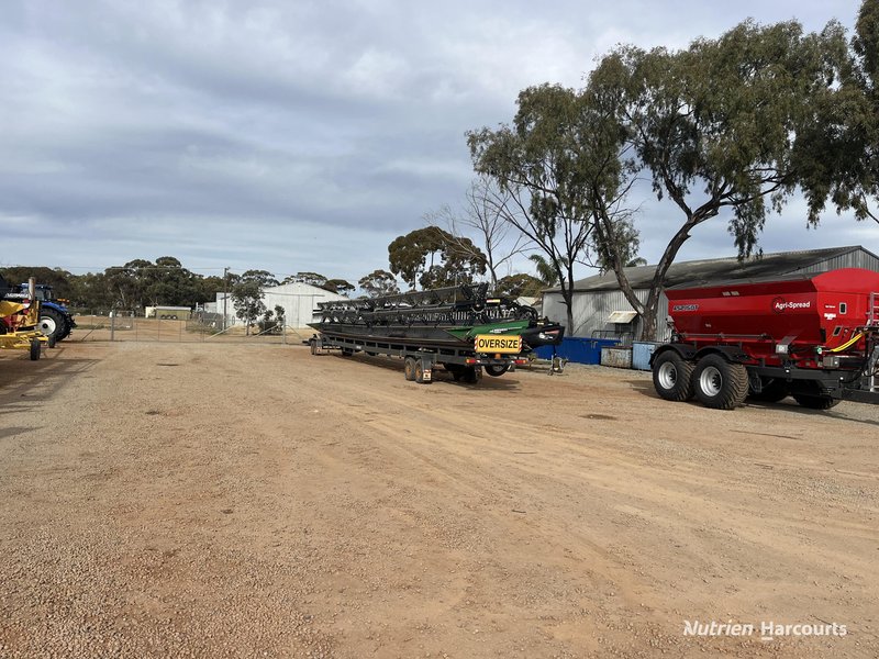 Photo - 52 Mitchell Street, Merredin WA 6415 - Image 9