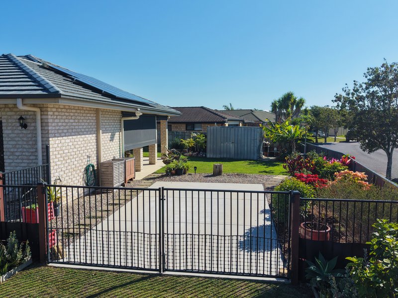 Photo - 52 Mossman Way, Sandstone Point QLD 4511 - Image 3