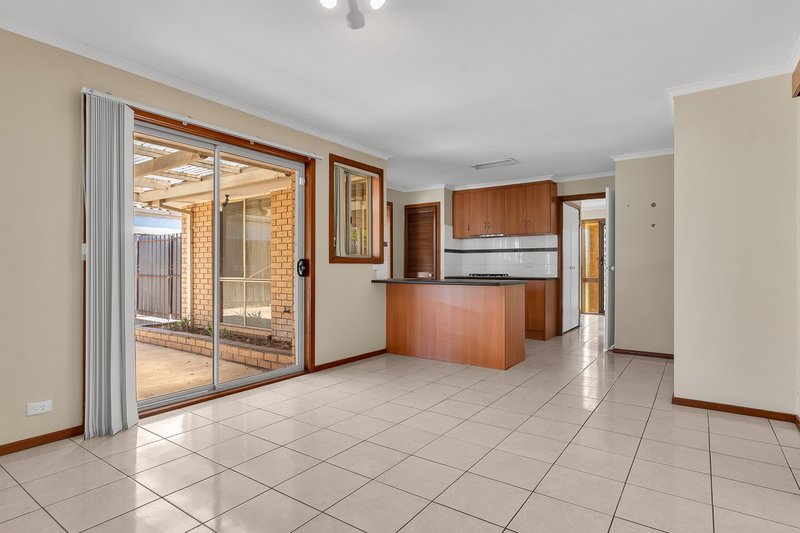 Photo - 52 Nicklaus Drive, Hoppers Crossing VIC 3029 - Image 3