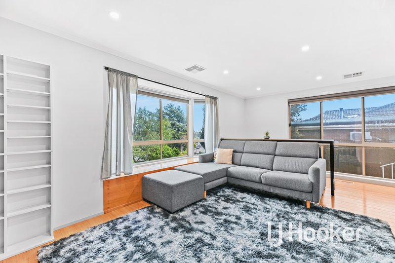 Photo - 52 Oaktree Drive, Hampton Park VIC 3976 - Image 3