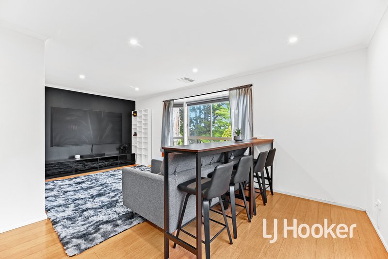 Photo - 52 Oaktree Drive, Hampton Park VIC 3976 - Image 4