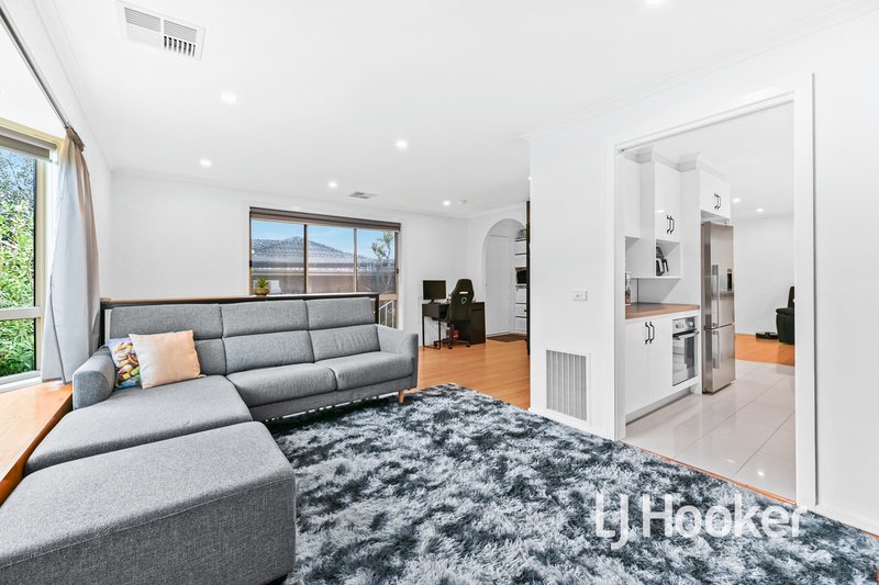 Photo - 52 Oaktree Drive, Hampton Park VIC 3976 - Image 5