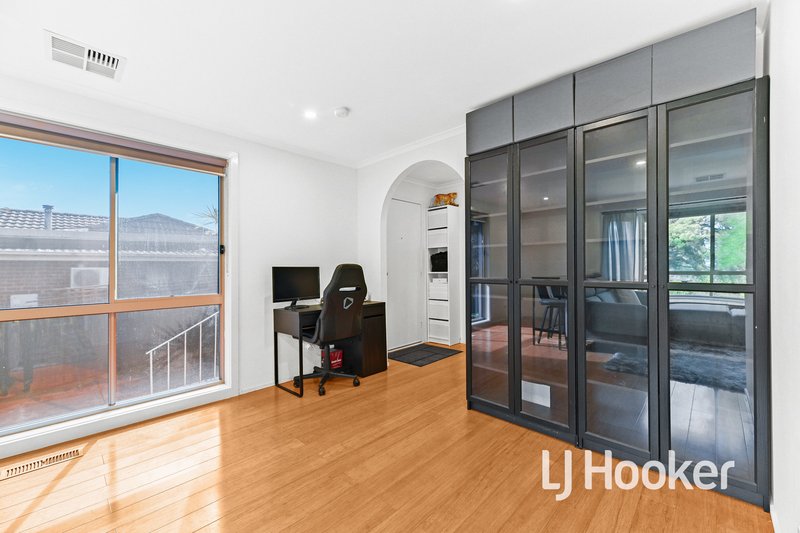 Photo - 52 Oaktree Drive, Hampton Park VIC 3976 - Image 9