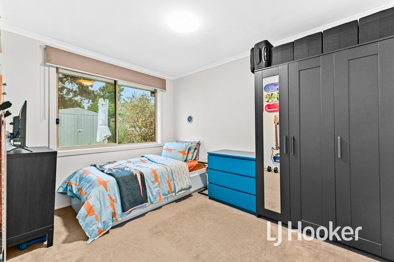 Photo - 52 Oaktree Drive, Hampton Park VIC 3976 - Image 11