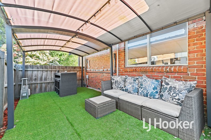 Photo - 52 Oaktree Drive, Hampton Park VIC 3976 - Image 16