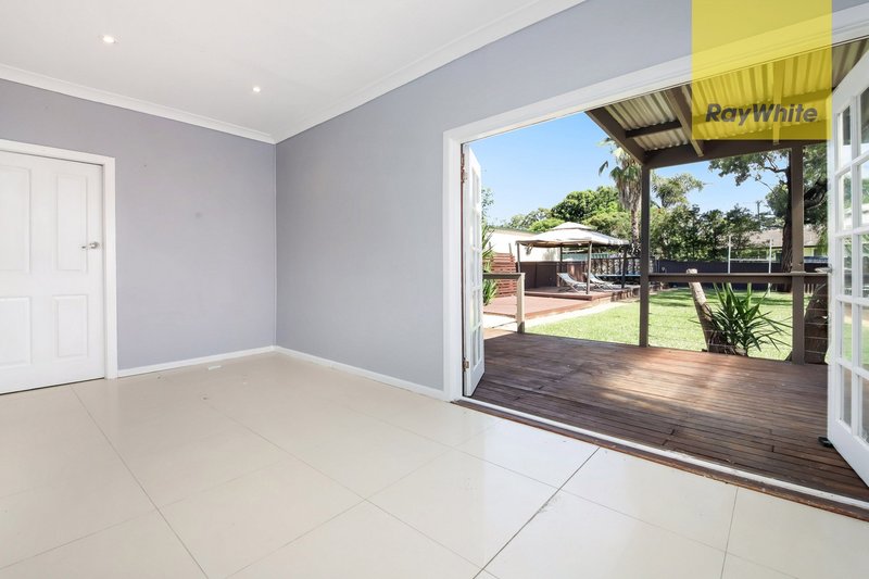 Photo - 52 Orana Avenue, Seven Hills NSW 2147 - Image 4