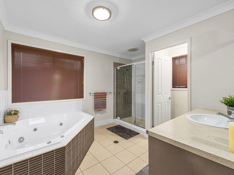 Photo - 52 Overlea Street, Nudgee QLD 4014 - Image 11