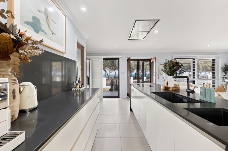 Photo - 52 Pacific Esplanade, Slade Point QLD 4740 - Image 4