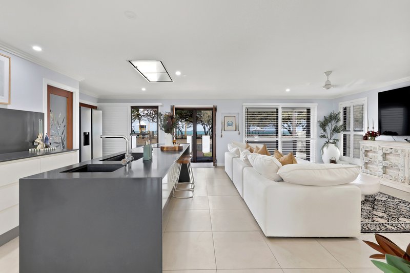 Photo - 52 Pacific Esplanade, Slade Point QLD 4740 - Image 5