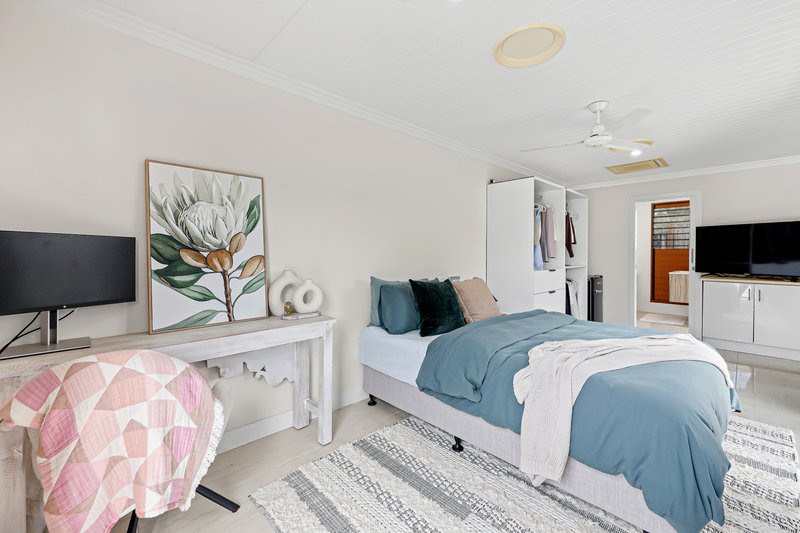 Photo - 52 Pacific Esplanade, Slade Point QLD 4740 - Image 21