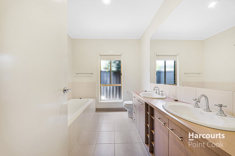 Photo - 52 Palmer Avenue, Point Cook VIC 3030 - Image 15