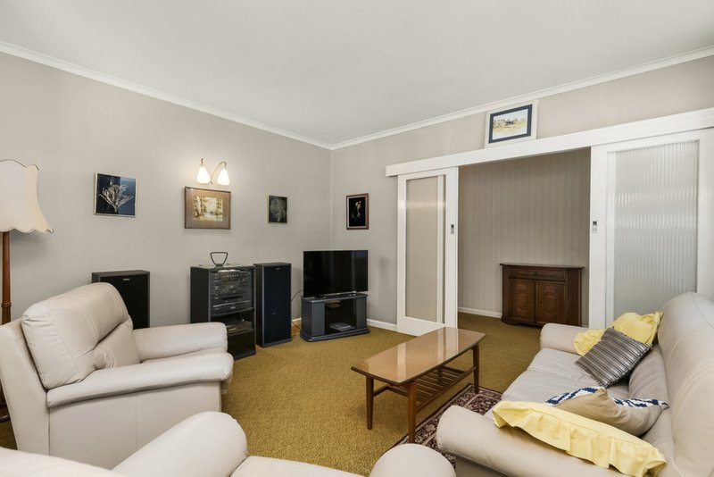 Photo - 52 Pepperell Avenue, Glen Waverley VIC 3150 - Image 3