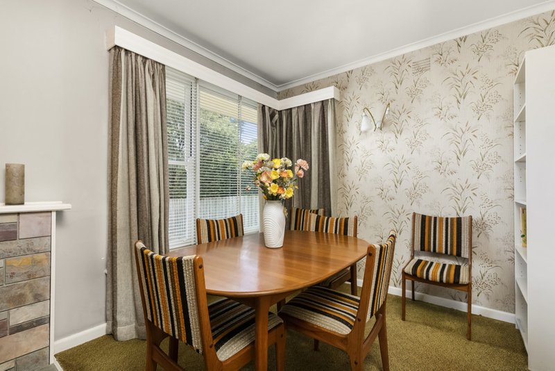 Photo - 52 Pepperell Avenue, Glen Waverley VIC 3150 - Image 4