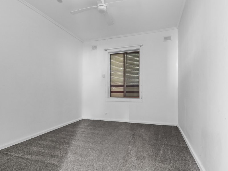 Photo - 52 Peterswool Road, Elizabeth Park SA 5113 - Image 5