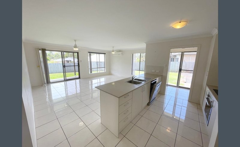 Photo - 52 Ravensbourne Circuit, Waterford QLD 4133 - Image 5