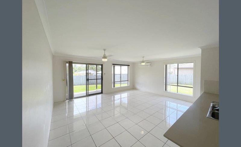 Photo - 52 Ravensbourne Circuit, Waterford QLD 4133 - Image 6