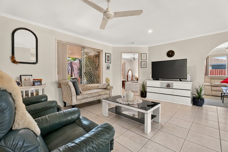 Photo - 52 Saint Joseph Drive, Urraween QLD 4655 - Image 5