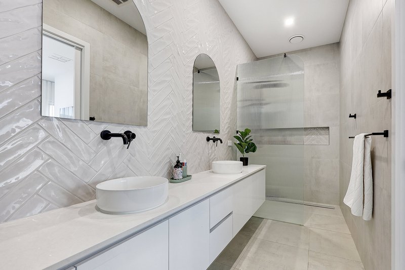 Photo - 52 Scoria Circuit, Craigieburn VIC 3064 - Image 5