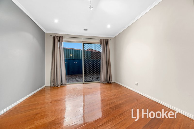 Photo - 52 Shearwater Drive, Pakenham VIC 3810 - Image 9